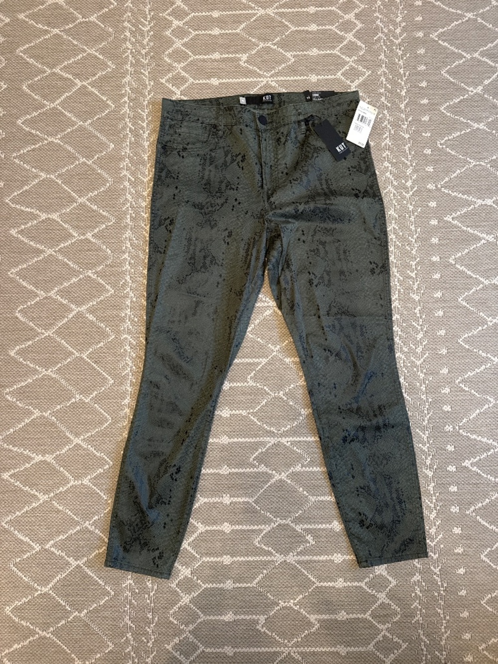 Kit from the cloth snakeskin skinny pants